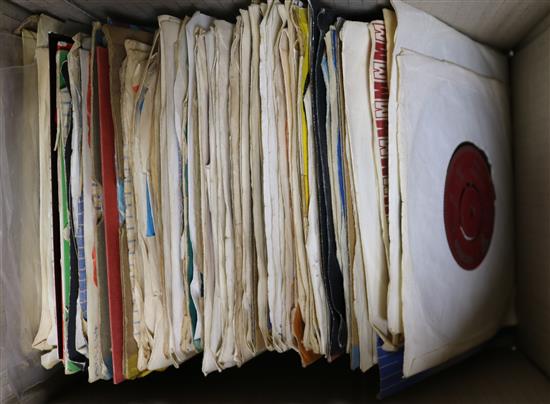 A box of 100+ 45RPM Northern Soul, Reggae & Pop singles